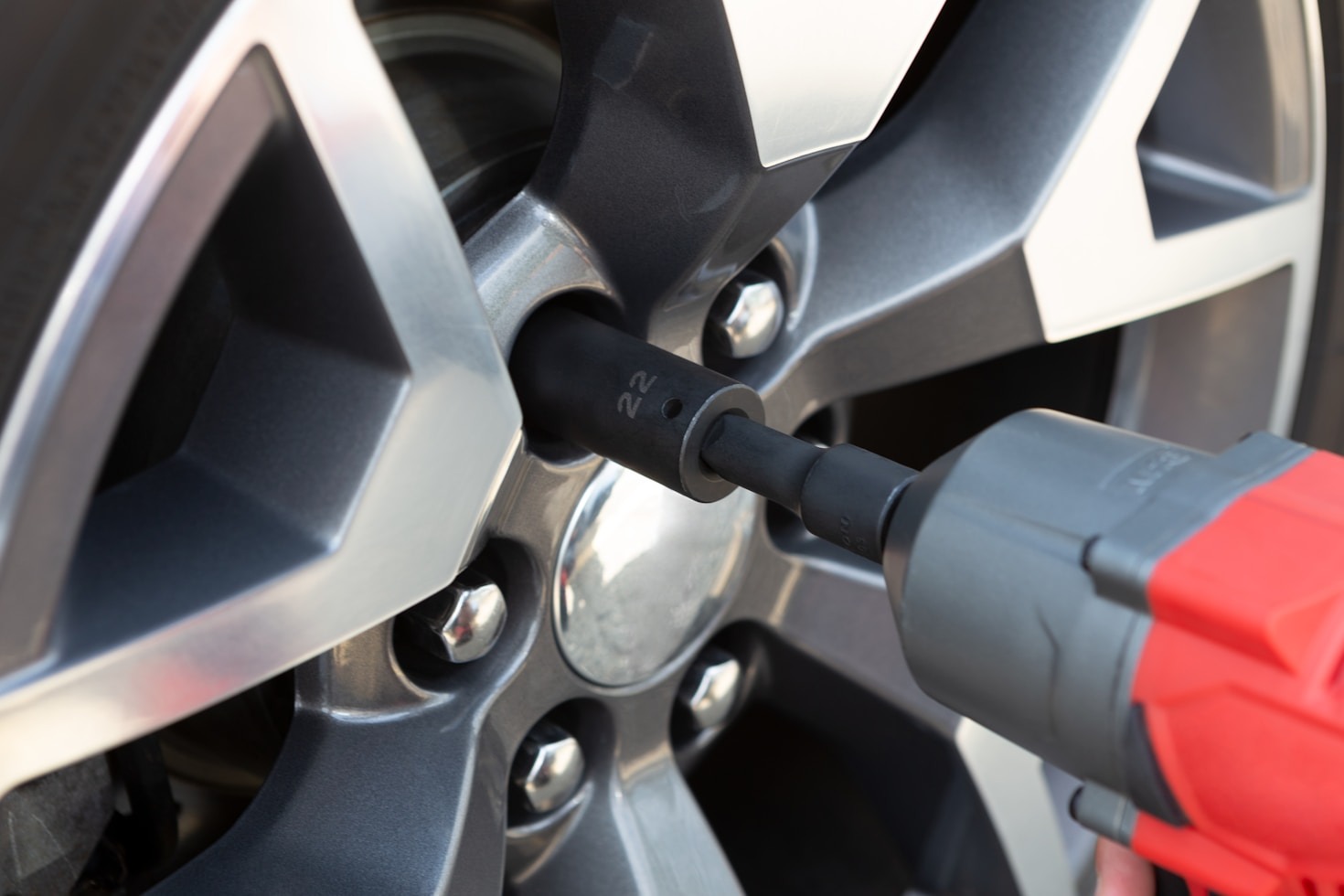 5 Signs It’s Time to Replace Your Tires